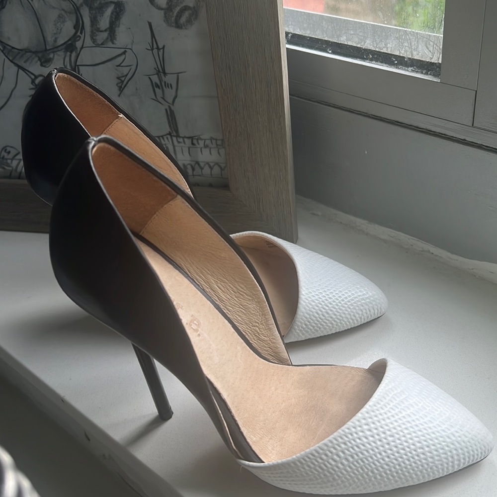 LAMB shoes ( used 1 time) size 6